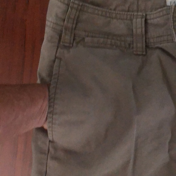 GAP “Favorite Khaki” Capri Low Riders Size 2 - Picture 5 of 6